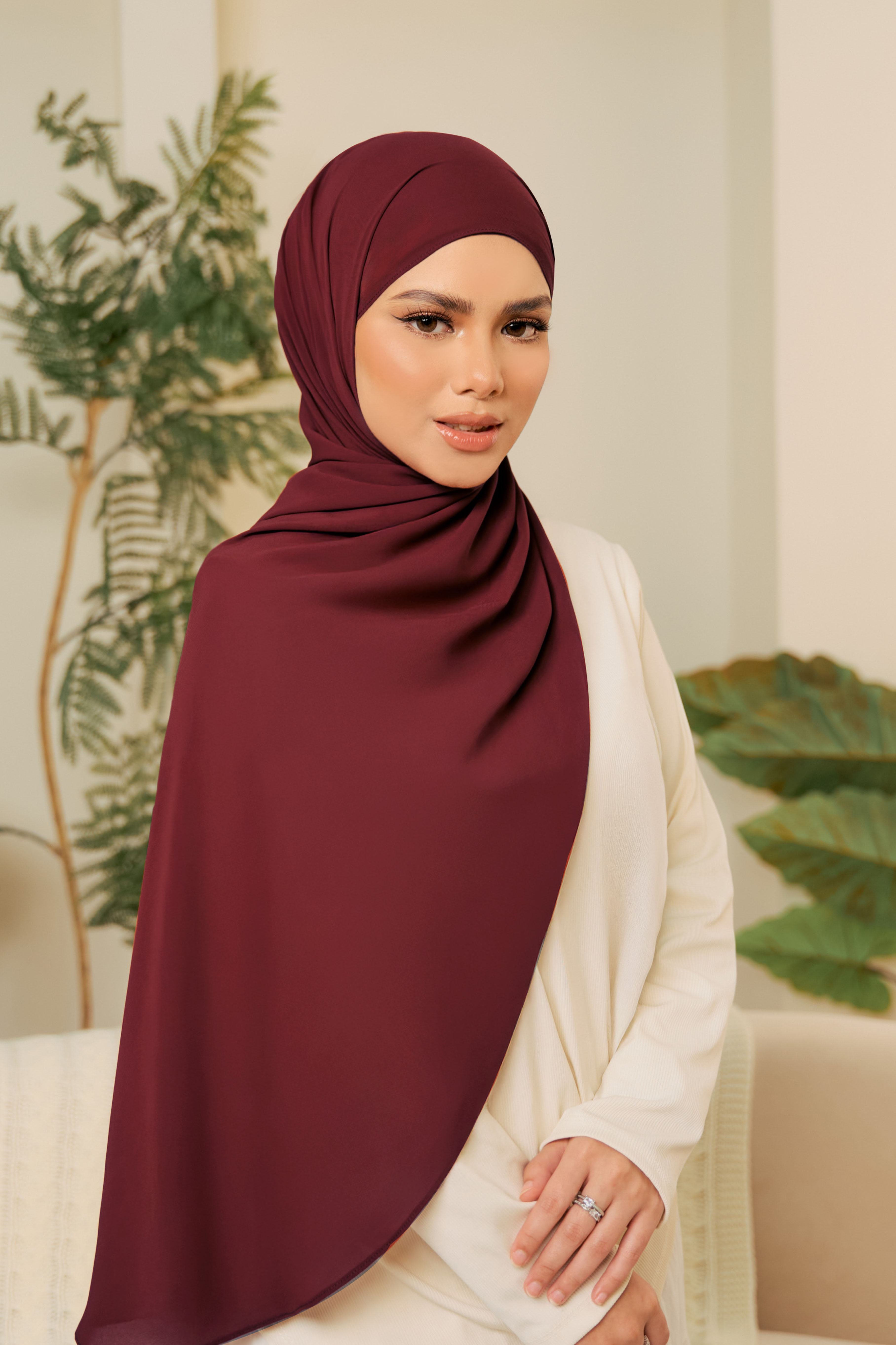 ARIA Oblong Shawl in Maroon